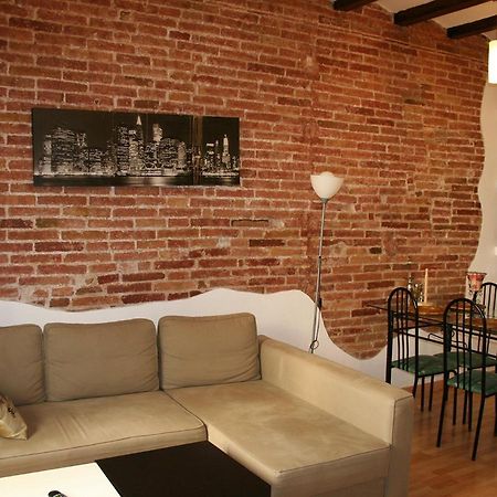 Rustic 2 Bedroom Apartment Poble Sec Barselona Dış mekan fotoğraf