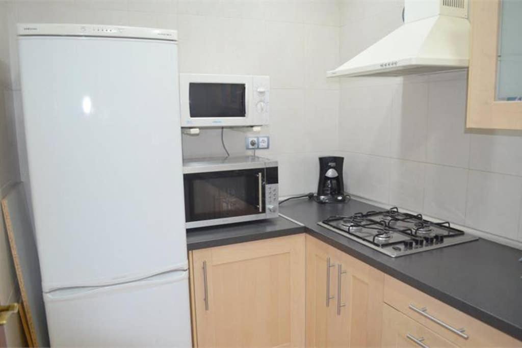 Rustic 2 Bedroom Apartment Poble Sec Barselona Dış mekan fotoğraf