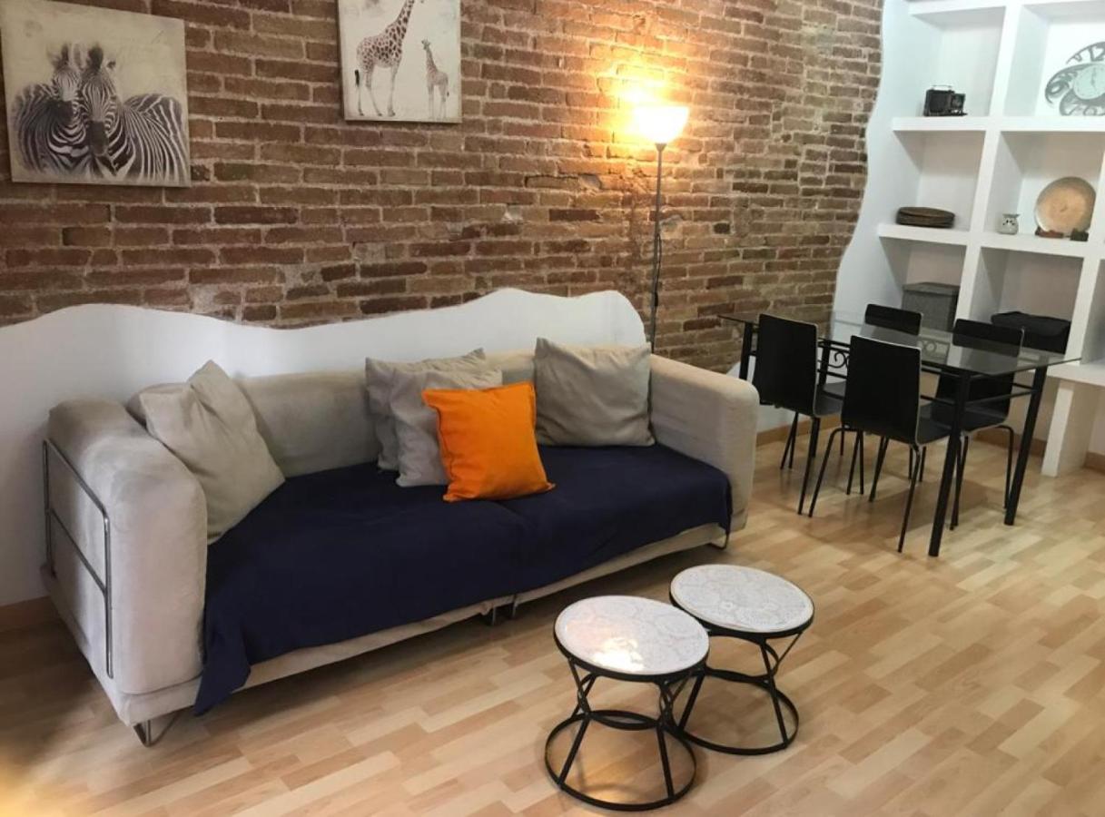 Rustic 2 Bedroom Apartment Poble Sec Barselona Dış mekan fotoğraf